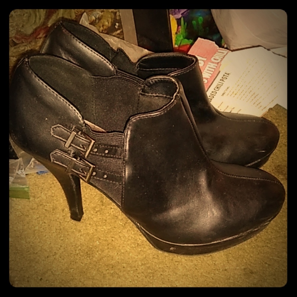 Unlisted boots